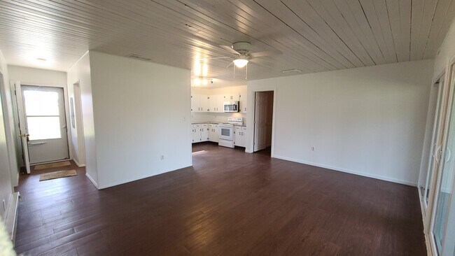 Building Photo - 8105 Seasons Rd