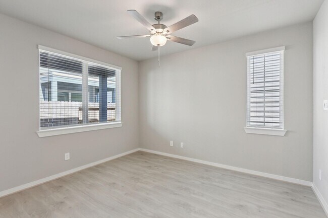 Foto del edificio - 567 Avisa Dr