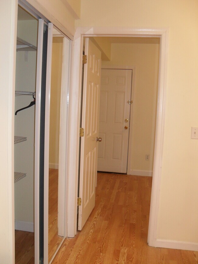 Building Photo - 66 Westervelt Plz