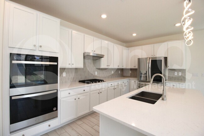 Building Photo - 3037 W la Mirada Dr