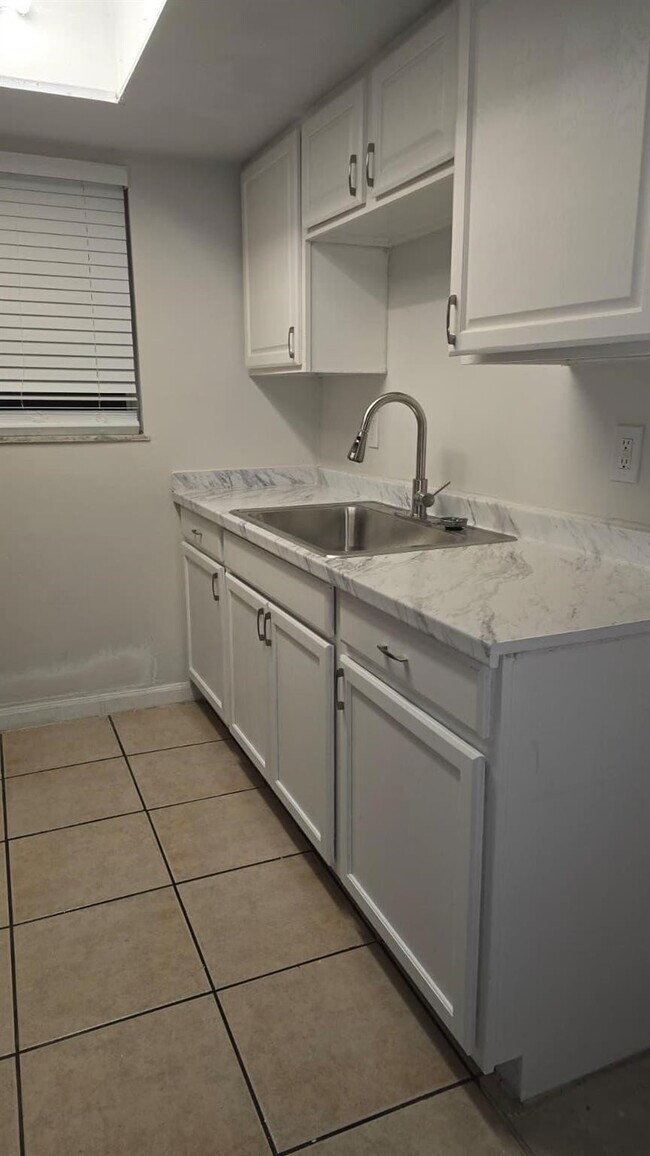 Foto del edificio - 1875 40th Ave