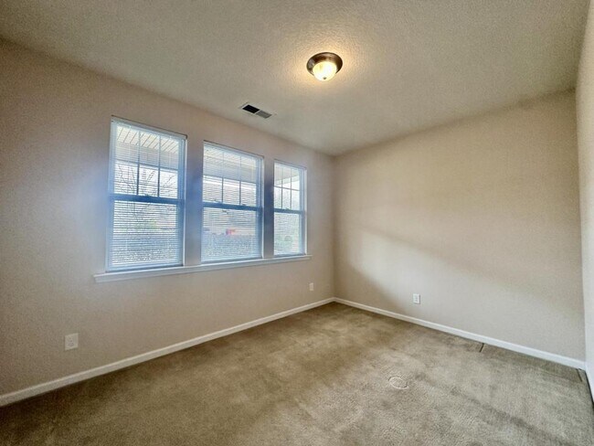 Foto del edificio - 4531 Hubbard Falls Dr