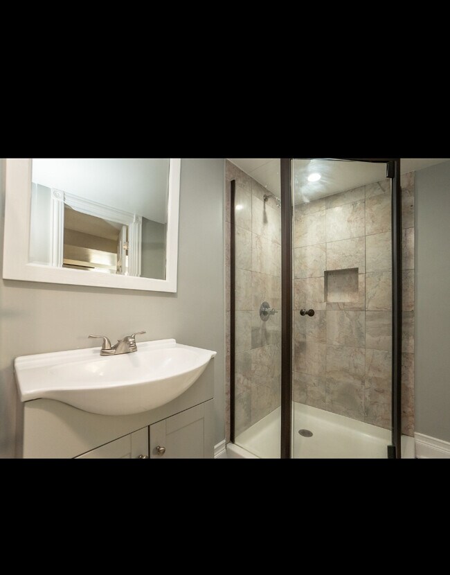 Foto del edificio - 3420 N Oketo Ave