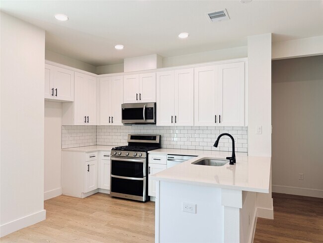 Building Photo - 16575 Oasis Glade Dr