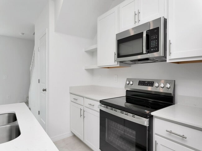 Building Photo - Brand-New 3BR/2.5BA Townhouse for Rent in Lakewood Ranch — $2,300/Month, Internet & Lawn Care Inc...