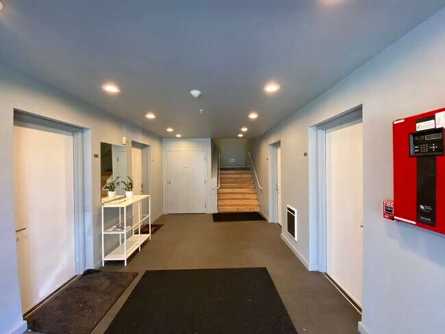 Vestíbulo del edificio - 1480 N Jarrett St