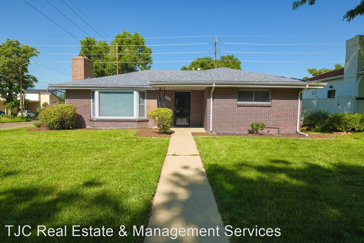 Primary Photo - 2 br, 1 bath House - 2901 Albion St