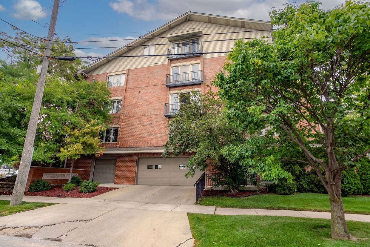 9201 S Kenton Ave Unit 2B, Oak Lawn, IL 60453 Condo for Rent in Oak