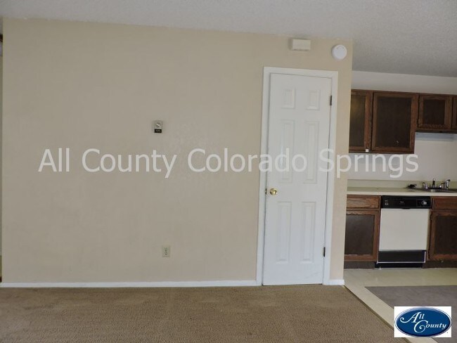 Building Photo - 5525 Tomah Dr