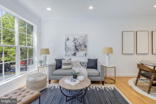 Foto del edificio - 4548 Longfellow St