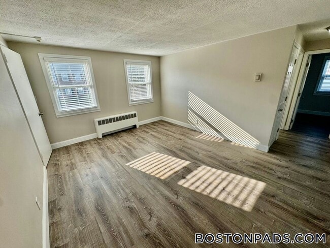 Foto del edificio - 127 Shawomet Ave