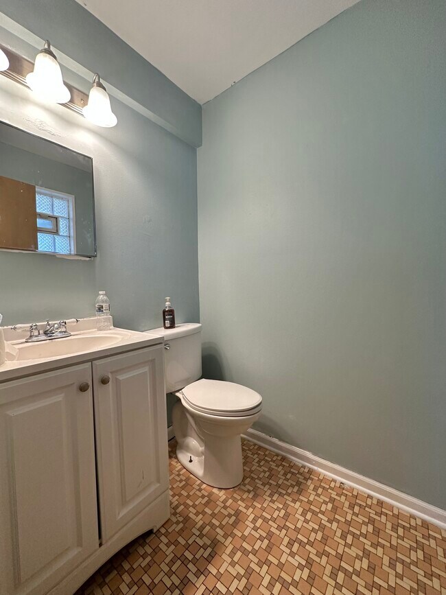 Half Bathroom - 2346 W Jarvis Ave
