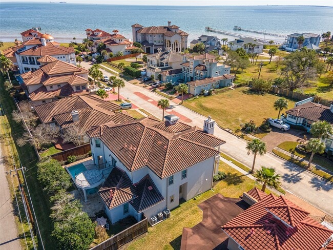 Building Photo - 538 Villa Dr