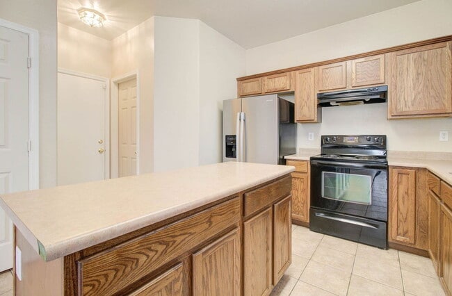 Building Photo - 17762 W Hearn Rd