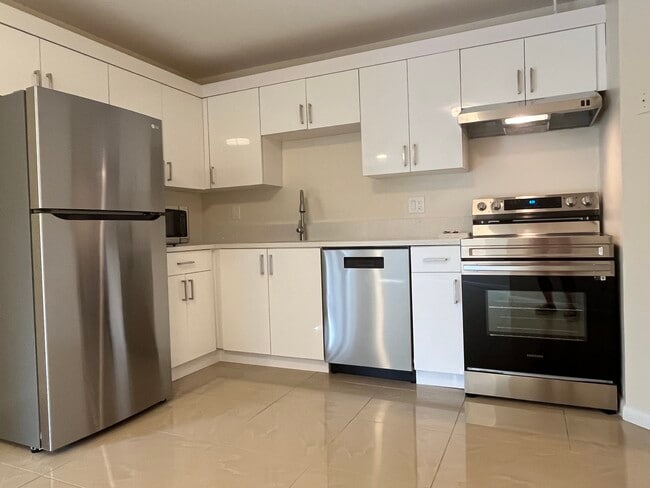 New stainless steel appliances - 1985 NE Collins Cir