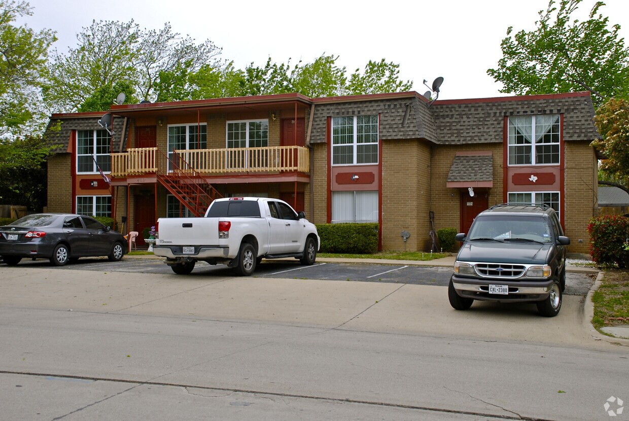 Primary Photo - 411 S Dooley St