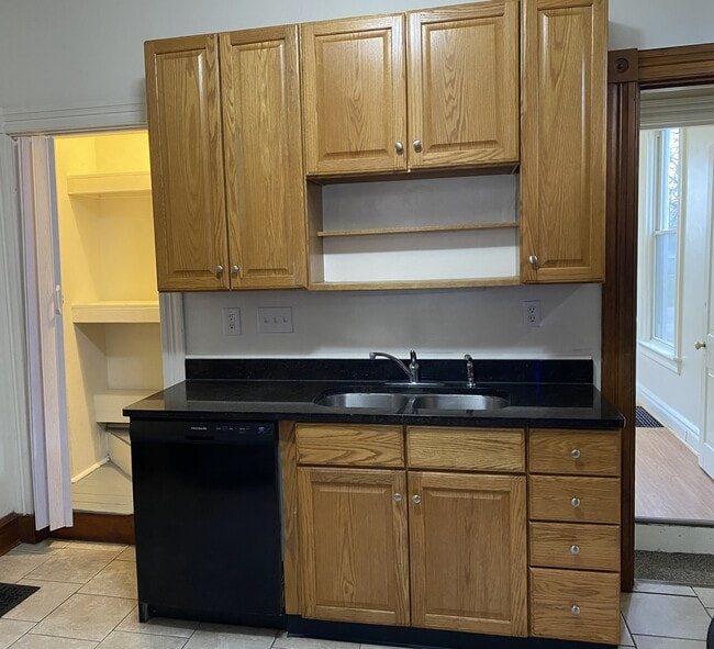 Foto del edificio - 8302 Curzon Ave