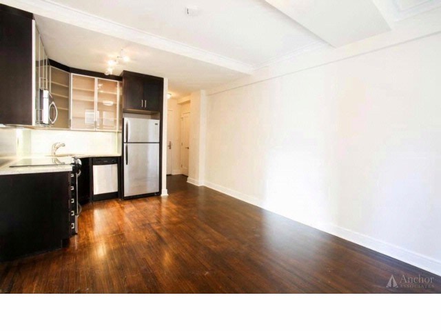 Building Photo - 210 W 70th St