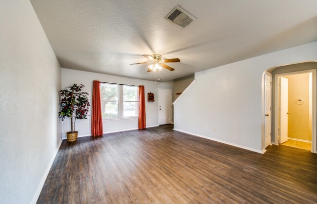 Building Photo - 8914 Kestrel Oak