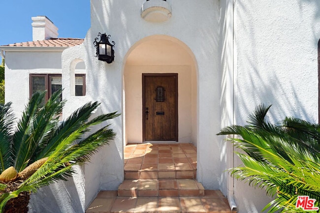 Foto del edificio - 9015 Rosewood Ave