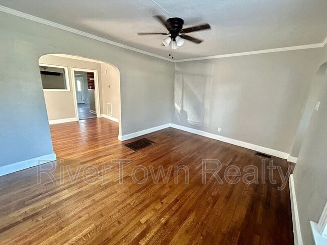 Foto del edificio - 2407 Larose Ave