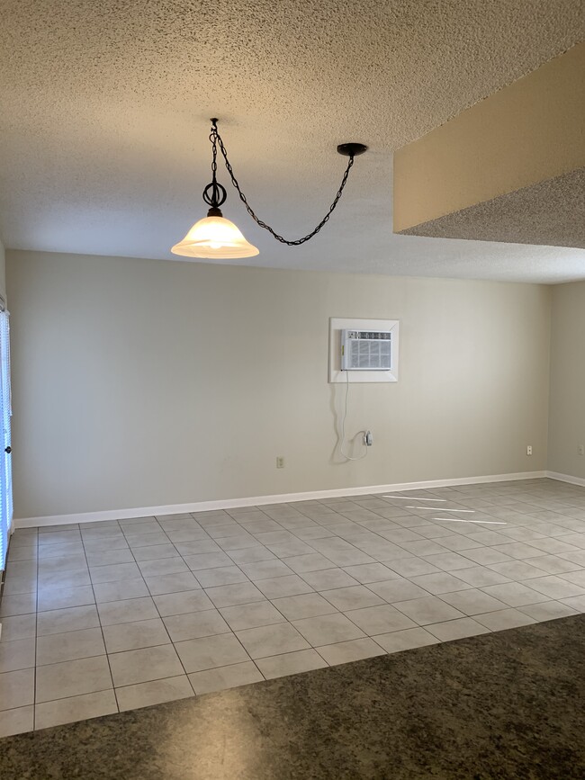 Building Photo - 901 Raguet St