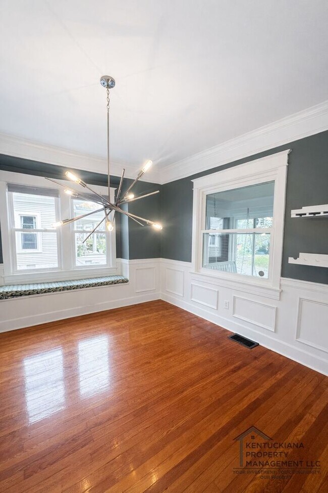 Foto del edificio - Gorgeous Renovated Highlands Bungalow – Available for Rent!