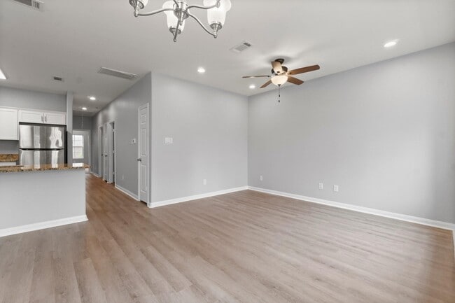 Building Photo - 16866 W Hammon