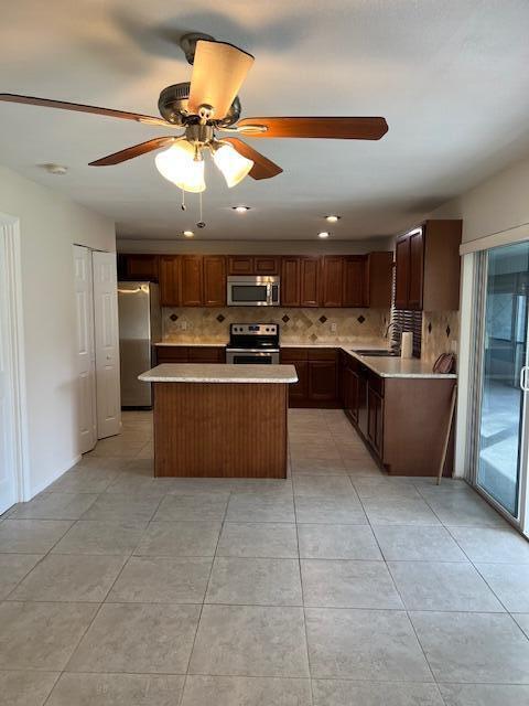 Foto del edificio - 153 Meadowlark Dr