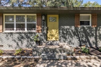 Building Photo - 610 Oriole Dr SE
