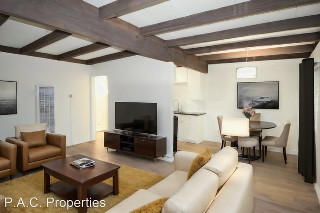 Building Photo - 1 br, 1 bath Apartment - 6125 Whitsett Ave...