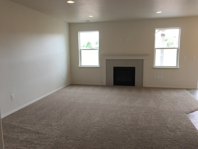Building Photo - Hayden home in SW Redmond!