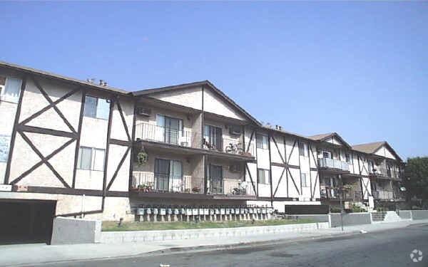 Primary Photo - 5161 Riverton Ave