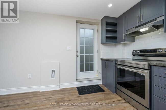 Photo du bâtiment - 54 Meadowglen Blvd