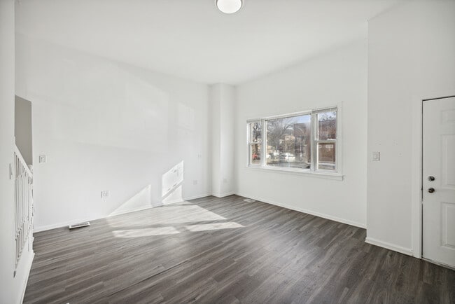 Building Photo - 2702 S Spaulding Ave