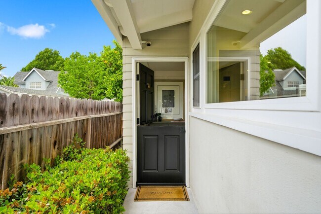 Building Photo - Charming Remodeled Costa Mesa Home Near Back Bay & 17th Street – Designer Kitchen & Lush Outdoor ...