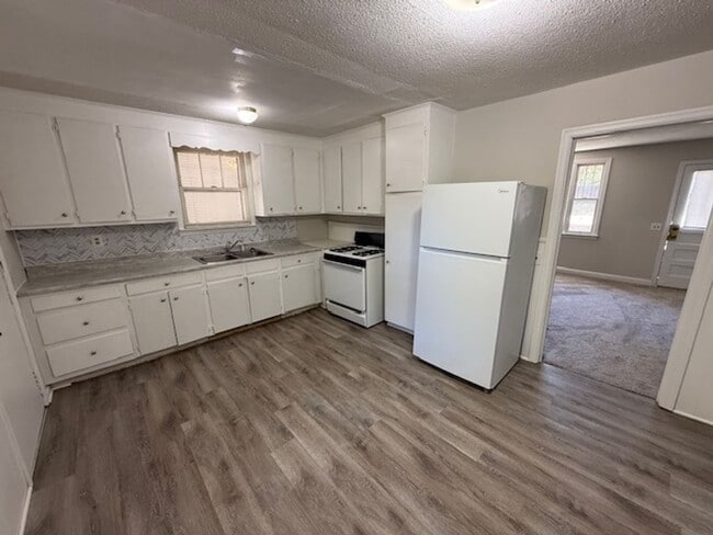 Building Photo - 7203 Patricia Dr