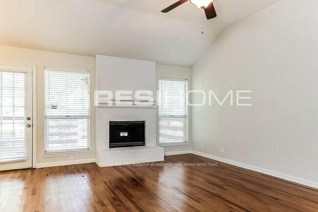 Building Photo - 4920 Alexis Dr