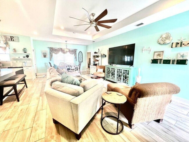 Foto del edificio - 5402 Pinetree Ave