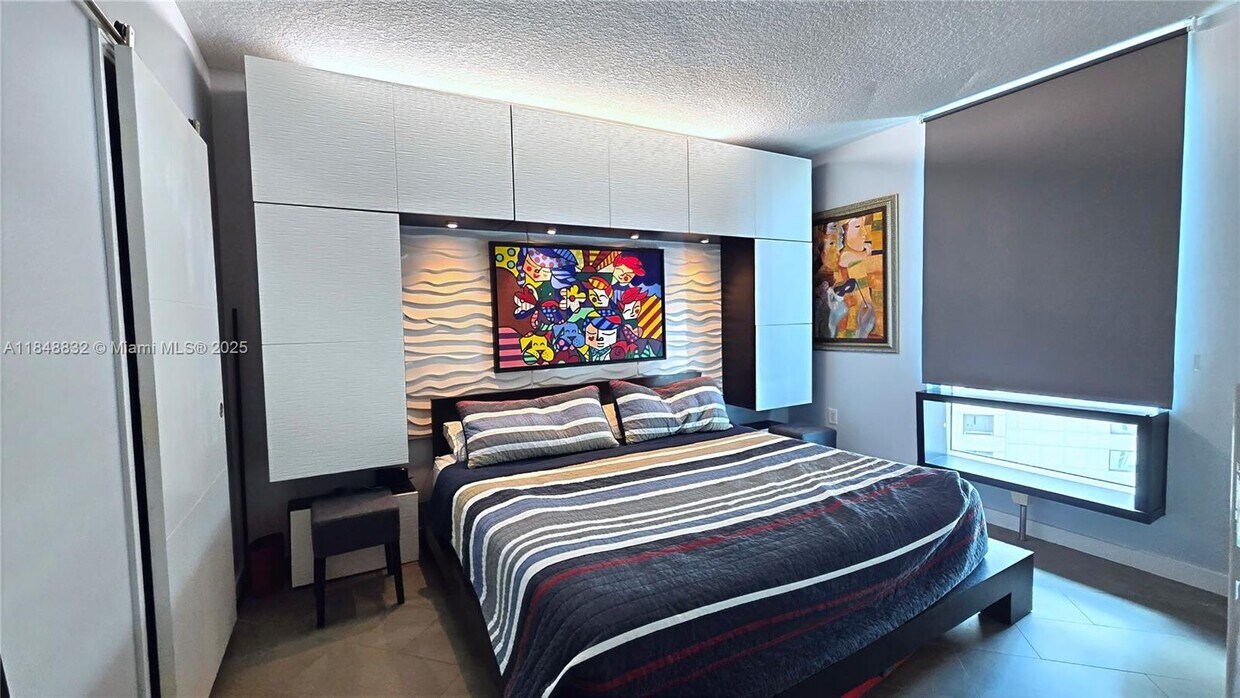 Foto principal - 9055 SW 73rd Ct