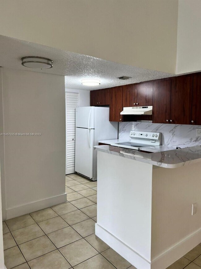 Foto del edificio - 7200 NW 179th St