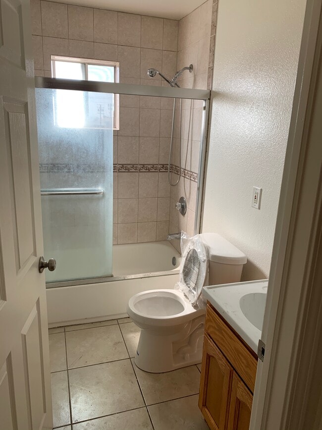 hallway bathroom - 1754 Nadeau Street
