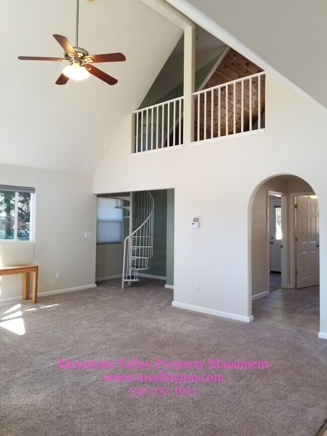 Building Photo - Country Home in Great Penn Valley Location...