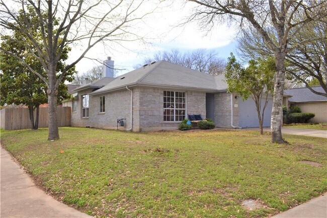 Building Photo - 6611 Zequiel Dr