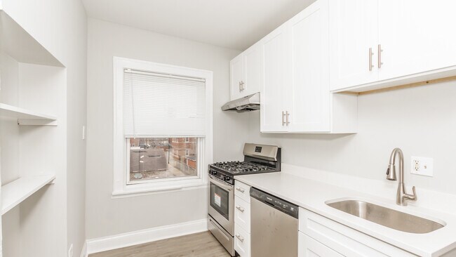 Foto del edificio - 2716 W Rosemont Ave