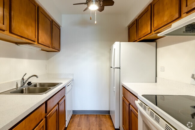 1HAB, 1BA - Cocina - Idyllwild Apartments