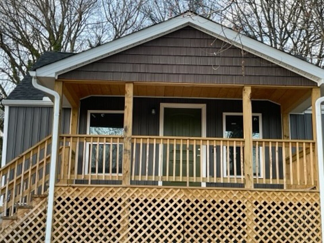 Foto principal - Knoxville 37919 - 3 bedroom, 2 bath home -...