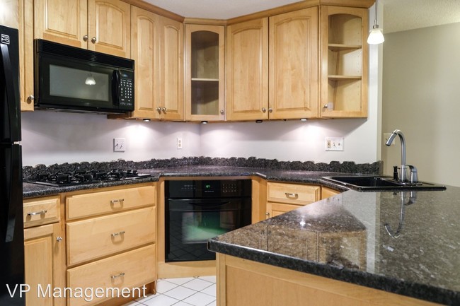 Building Photo - 2 br, 2.5 bath House - 30 Mattoon St