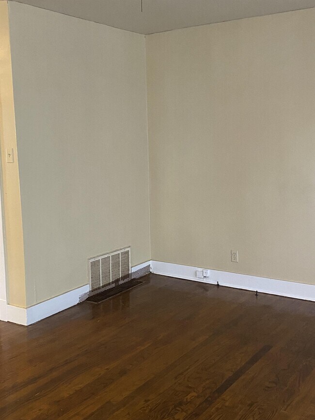 Foto del edificio - 4828 Maplewood Dr