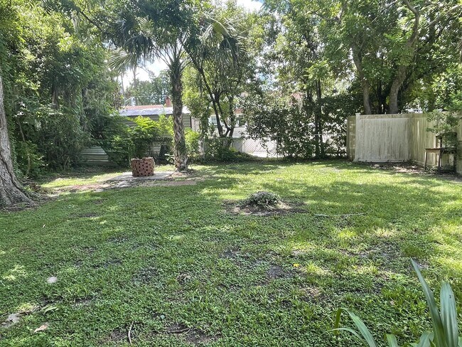 Building Photo - 1005 Murray Dr